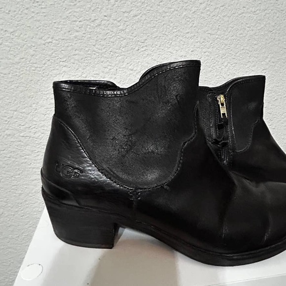 UGG Penelope Ankle Boots Black Suede Leather Size 8 Bootie Sherpa Lined - Picture 4 of 13